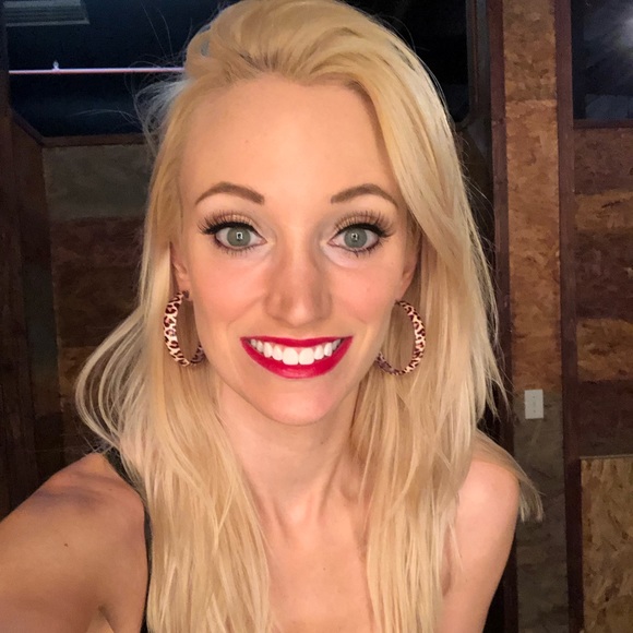 Meet your Posher, Charisse ๐๐ผโโ๏ธโฎ๏ธ๐ - Picture 8 of 16